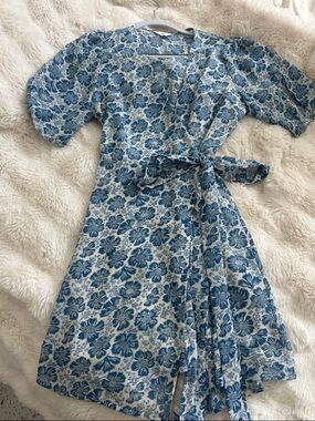 Commense White Top with Blue Floral Print